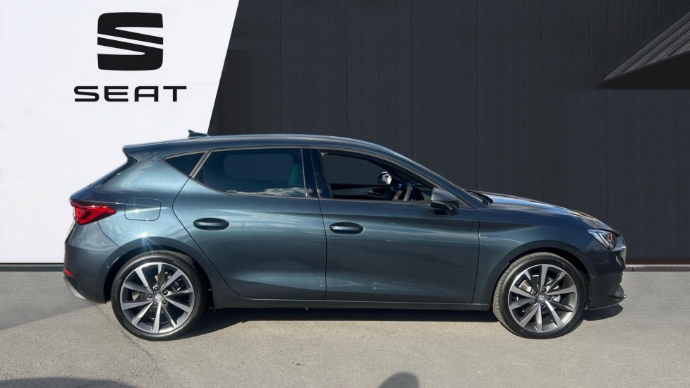 SEAT Leon 1.5 eTSI 150 FR Sport 5dr DSG [DAP] Petrol Hatchback - Image 4