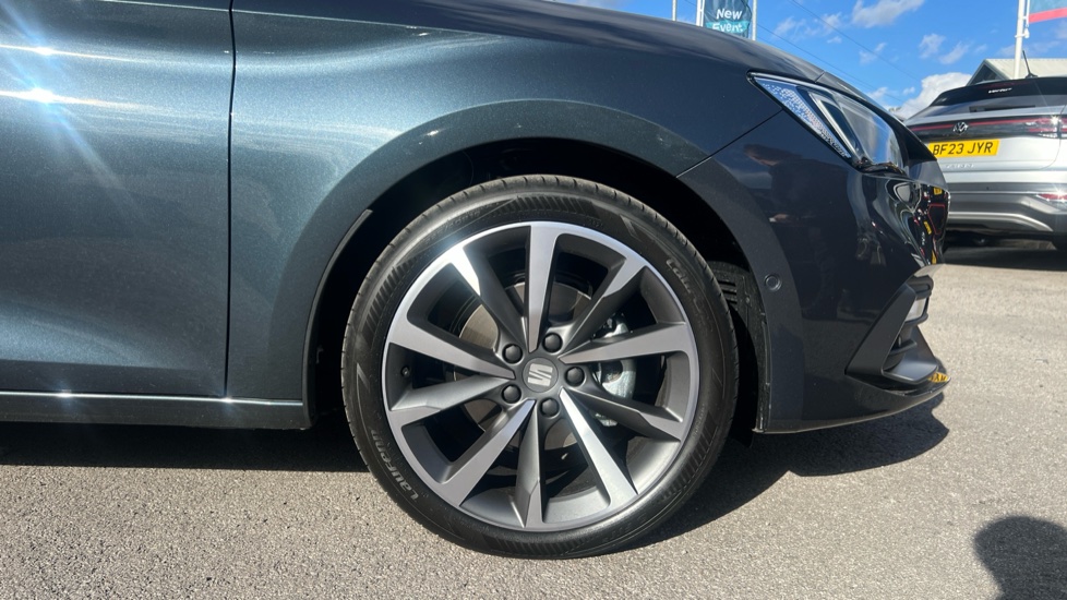 SEAT Leon 1.5 eTSI 150 FR Sport 5dr DSG [DAP] Petrol Hatchback - Image 5