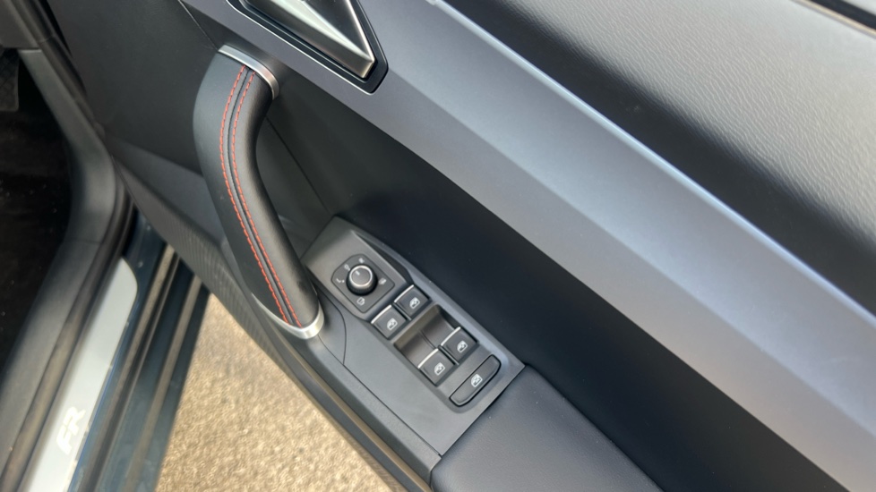 SEAT Leon 1.5 eTSI 150 FR Sport 5dr DSG [DAP] Petrol Hatchback - Image 19
