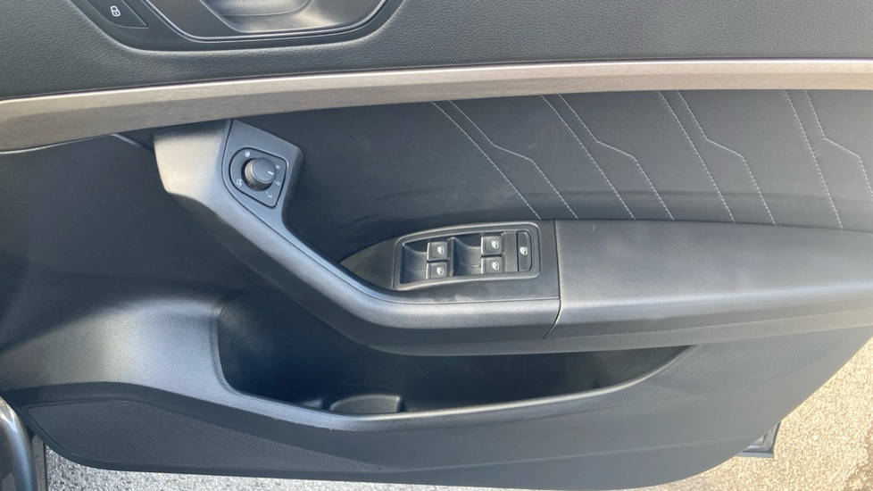SEAT Ateca 1.5 TSI EVO Xperience 5dr DSG Petrol Estate - Image 33