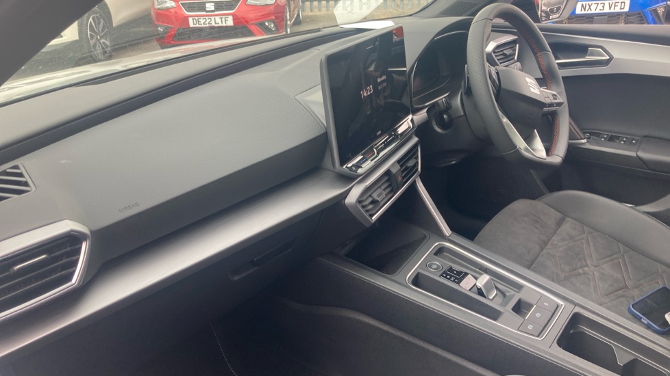 SEAT Leon 1.5 eTSI 115 FR Black Edition 5dr DSG [DAP] Petrol Hatchback - Image 2