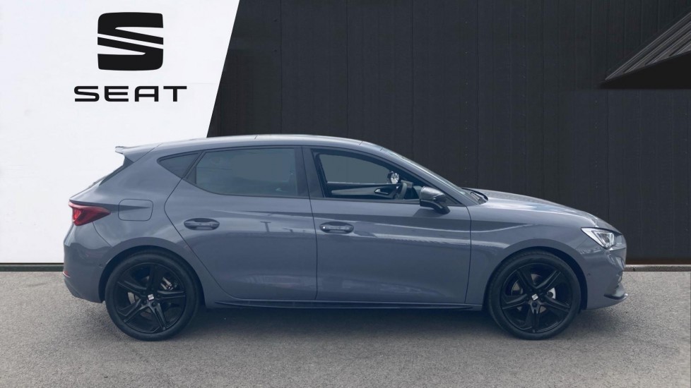 SEAT Leon 1.5 eTSI 115 FR Black Edition 5dr DSG [DAP] Petrol Hatchback - Image 4