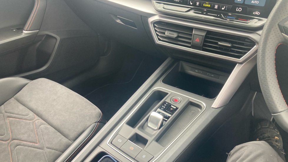 SEAT Leon 1.5 eTSI 115 FR Black Edition 5dr DSG [DAP] Petrol Hatchback - Image 14