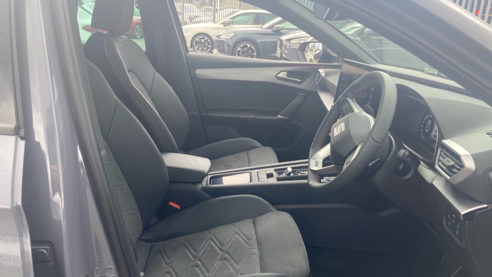 SEAT Leon 1.5 eTSI 115 FR Black Edition 5dr DSG [DAP] Petrol Hatchback - Image 15