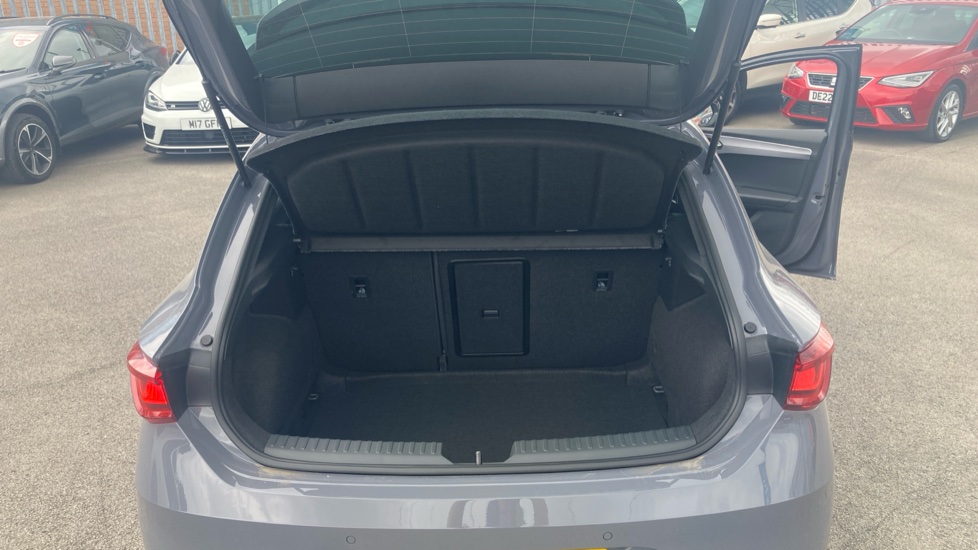 SEAT Leon 1.5 eTSI 115 FR Black Edition 5dr DSG [DAP] Petrol Hatchback - Image 20