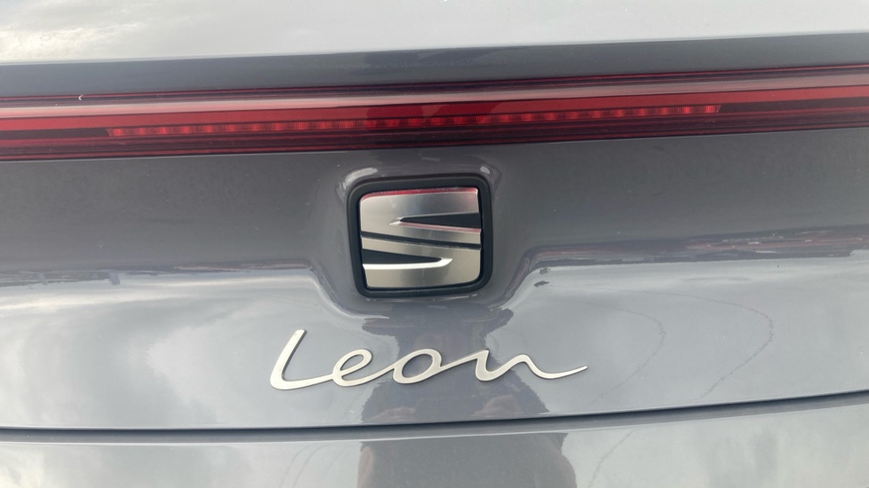 SEAT Leon 1.5 eTSI 115 FR Black Edition 5dr DSG [DAP] Petrol Hatchback - Image 25