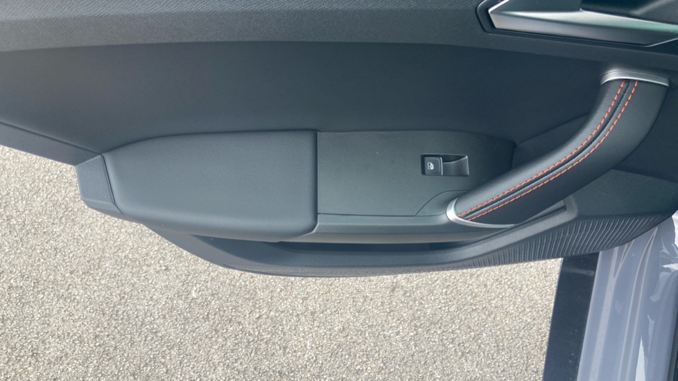 SEAT Leon 1.5 eTSI 115 FR Black Edition 5dr DSG [DAP] Petrol Hatchback - Image 32