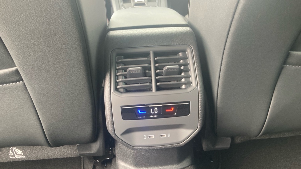 SEAT Leon 1.5 eTSI 115 FR Black Edition 5dr DSG [DAP] Petrol Hatchback - Image 36