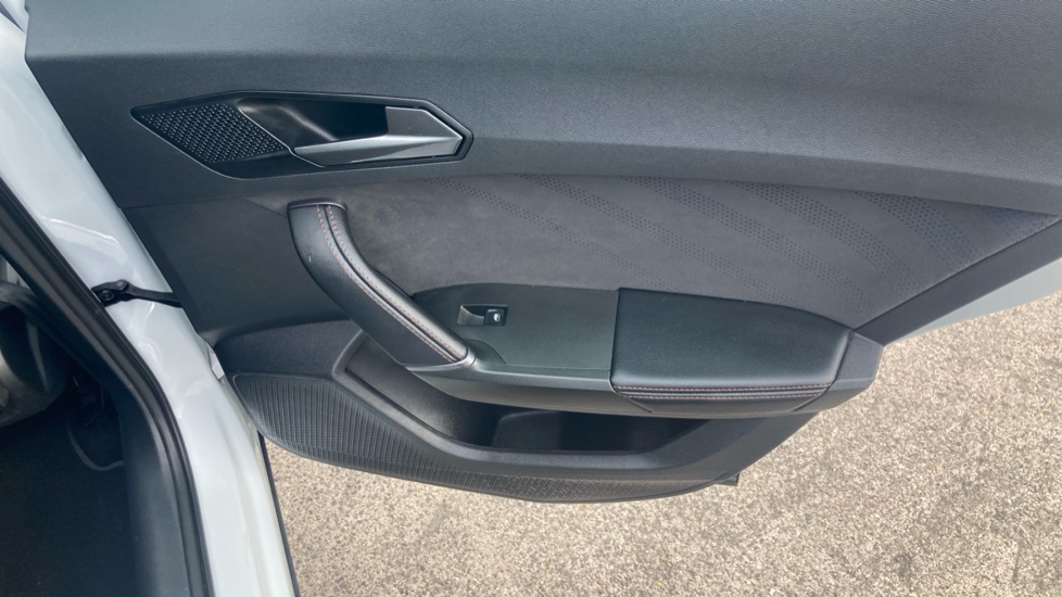 CUPRA Formentor 1.5 eTSI 150 V2 5dr DSG Petrol Estate - Image 29