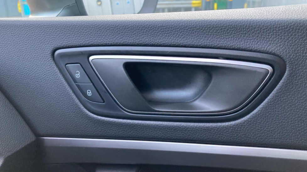 SEAT Ateca 1.5 TSI EVO FR Sport 5dr Petrol Estate - Image 40