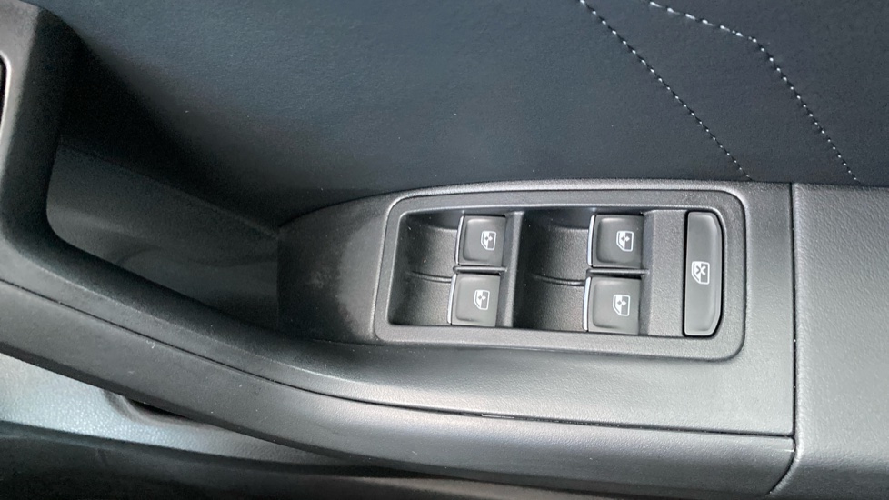 SEAT Ateca 1.5 TSI EVO FR Sport 5dr Petrol Estate - Image 41
