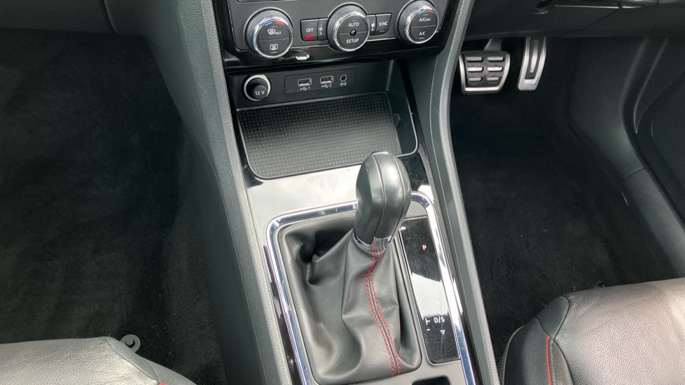 SEAT Ateca 2.0 TSI FR Sport [EZ] 5dr DSG 4Drive Petrol Estate - Image 13