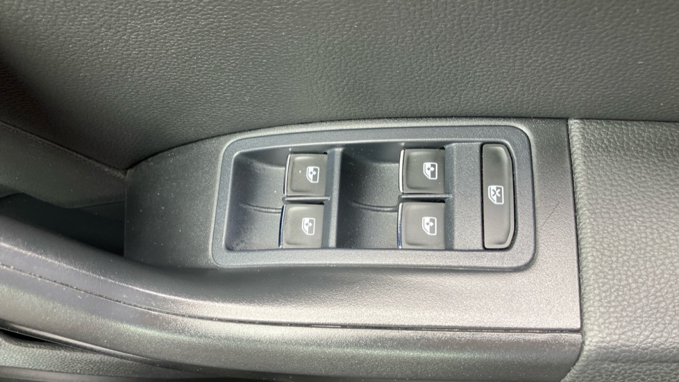 SEAT Ateca 2.0 TSI FR Sport [EZ] 5dr DSG 4Drive Petrol Estate - Image 33