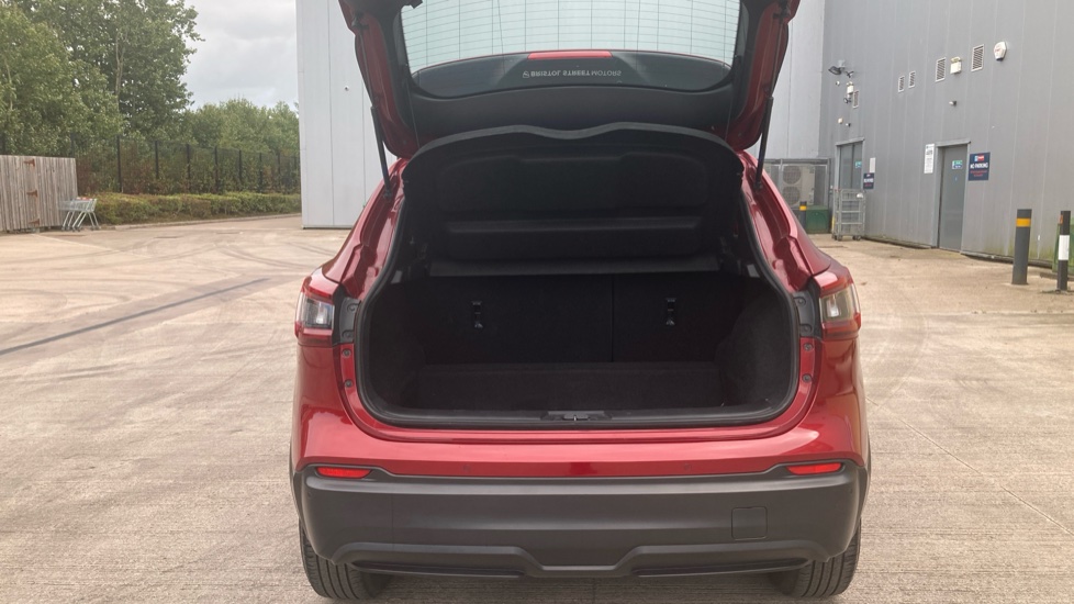 Nissan Qashqai 1.3 DiG-T 160 [157] Acenta Premium 5dr DCT Petrol Hatchback - Image 4
