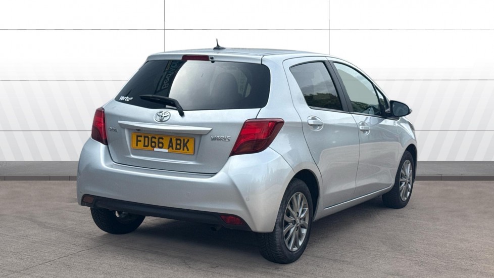 Toyota Yaris 1.33 VVT-i Icon 5dr Petrol Hatchback - Image 2