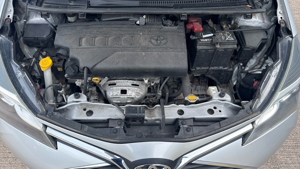 Toyota Yaris 1.33 VVT-i Icon 5dr Petrol Hatchback - Image 8