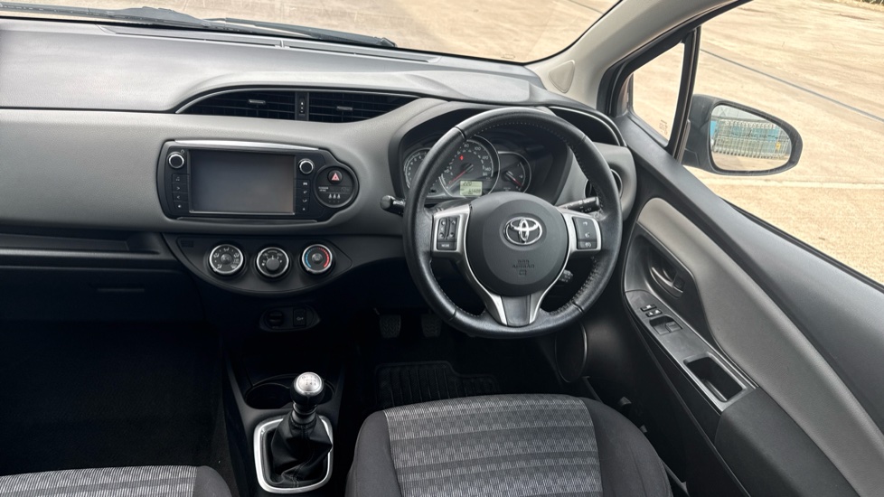 Toyota Yaris 1.33 VVT-i Icon 5dr Petrol Hatchback - Image 10