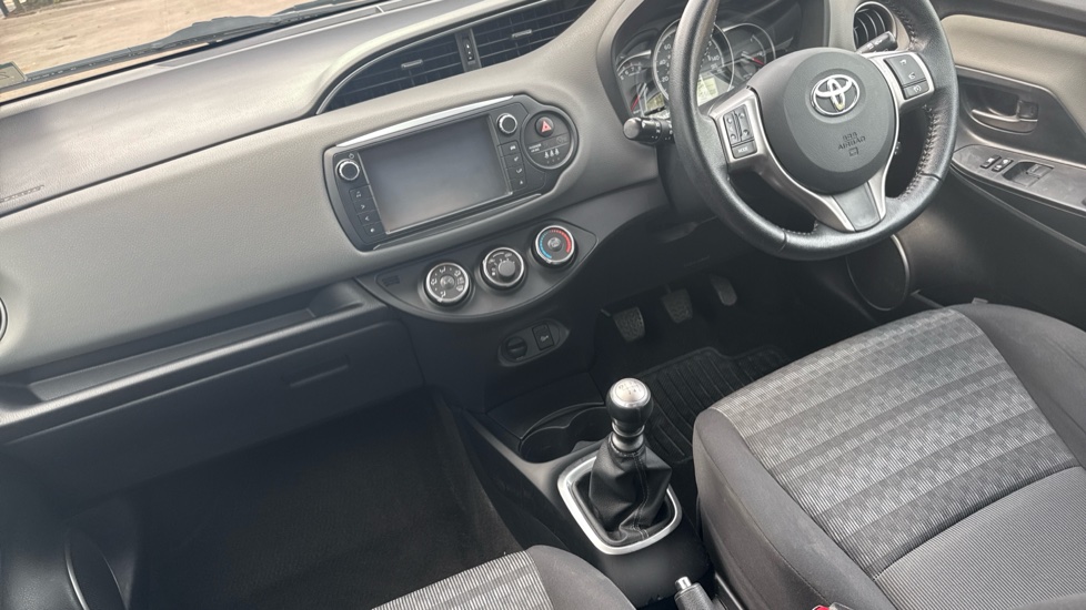 Toyota Yaris 1.33 VVT-i Icon 5dr Petrol Hatchback - Image 14