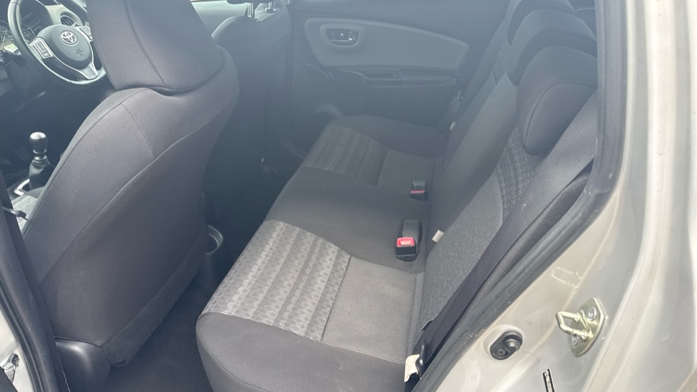 Toyota Yaris 1.33 VVT-i Icon 5dr Petrol Hatchback - Image 16