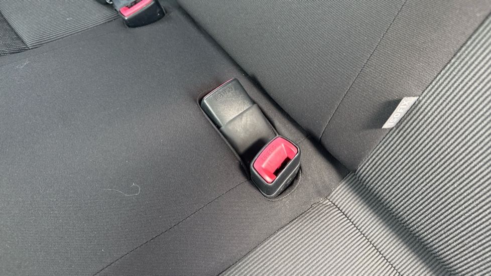 Toyota Yaris 1.33 VVT-i Icon 5dr Petrol Hatchback - Image 17