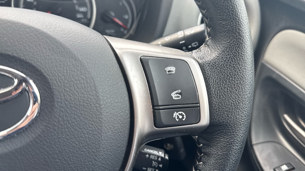 Toyota Yaris 1.33 VVT-i Icon 5dr Petrol Hatchback - Image 23