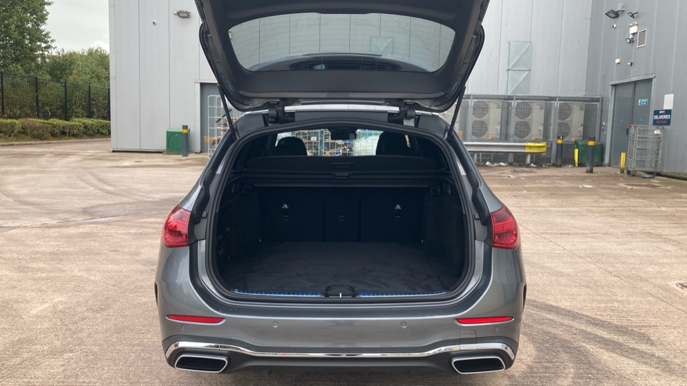 Mercedes-Benz C-Class C200 AMG Line Premium 5dr 9G-Tronic Petrol Estate - Image 4