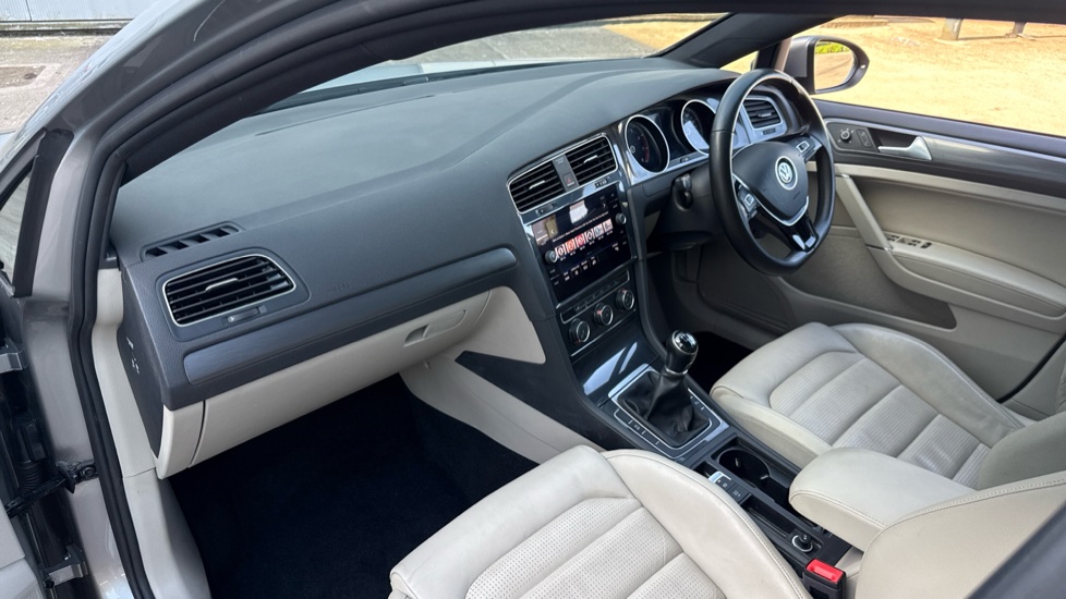 Volkswagen Golf 1.0 TSI 110 SE 5dr Petrol Hatchback - Image 9