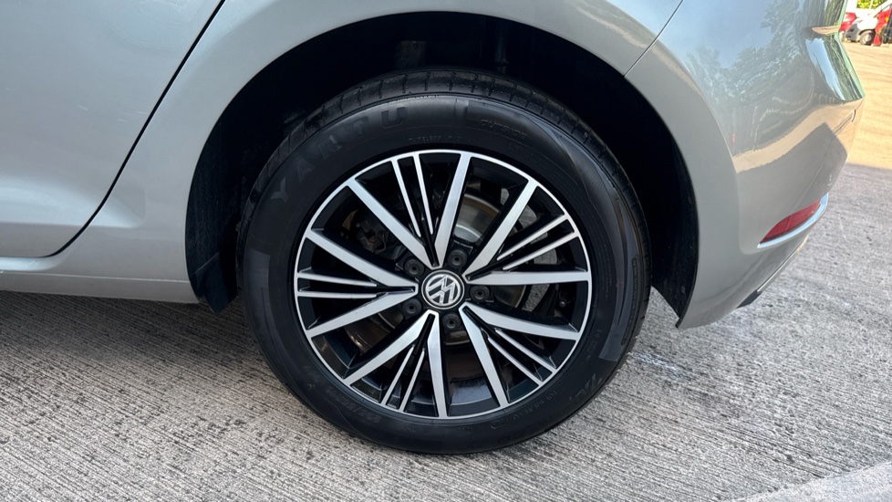 Volkswagen Golf 1.0 TSI 110 SE 5dr Petrol Hatchback - Image 26