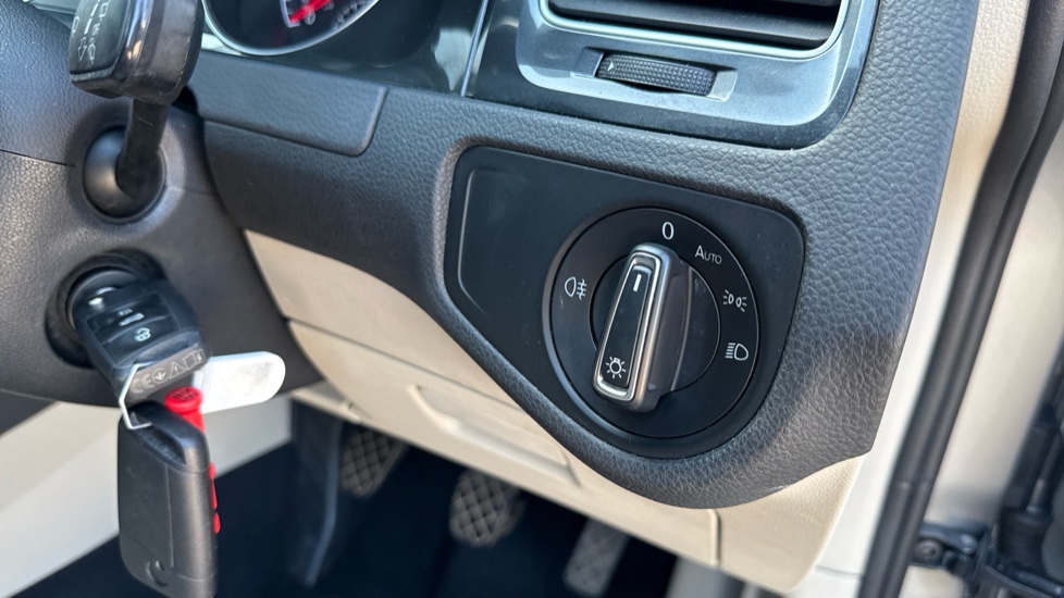 Volkswagen Golf 1.0 TSI 110 SE 5dr Petrol Hatchback - Image 34