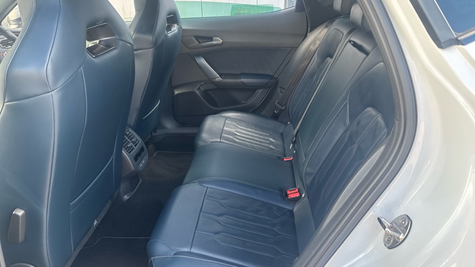 CUPRA Formentor 1.4 eHybrid 204 V2 5dr DSG Estate - Image 16