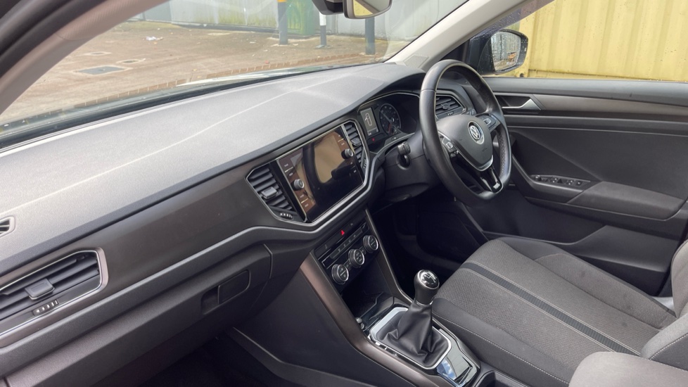 Volkswagen T-Roc 1.6 TDI SE 5dr Diesel Hatchback - Image 9