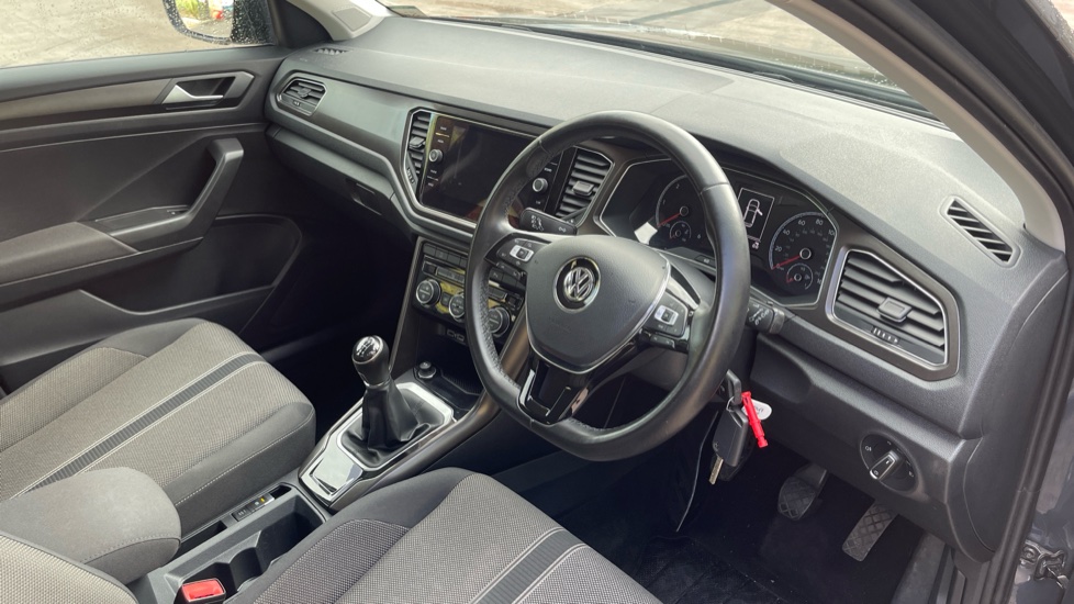Volkswagen T-Roc 1.6 TDI SE 5dr Diesel Hatchback - Image 11