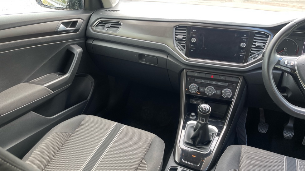 Volkswagen T-Roc 1.6 TDI SE 5dr Diesel Hatchback - Image 14