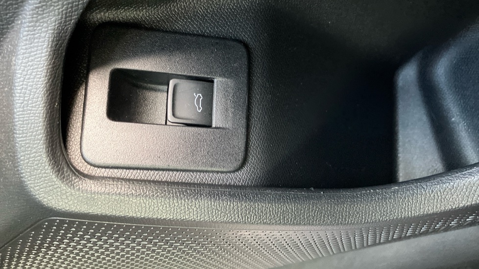 CUPRA Formentor 1.5 TSI 150 V3 5dr Petrol Estate - Image 38