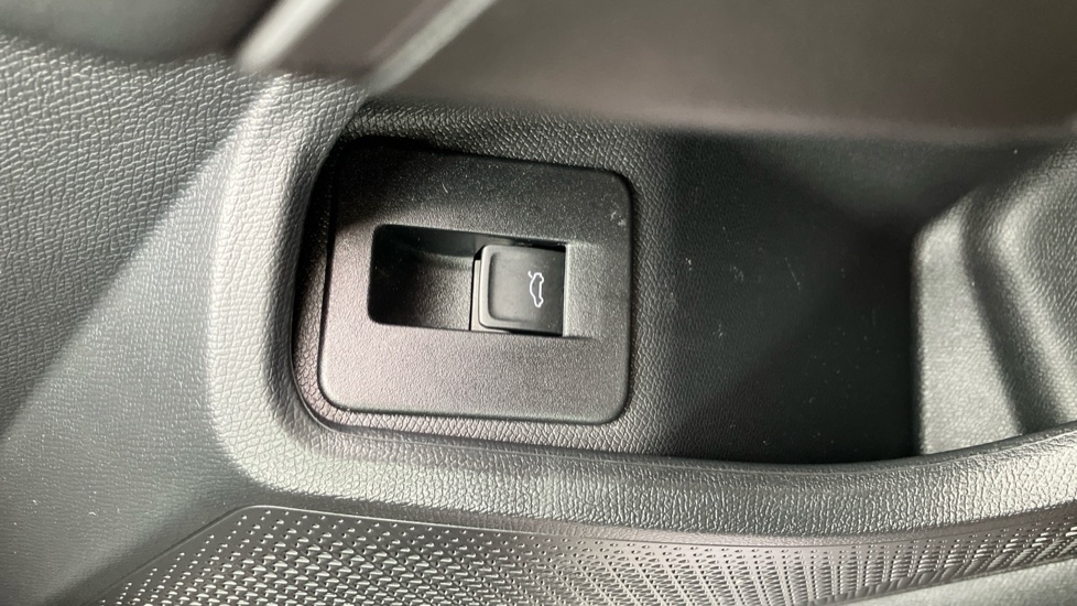 CUPRA Leon 1.5 eTSI 150 V2 5dr DSG Petrol Estate - Image 39