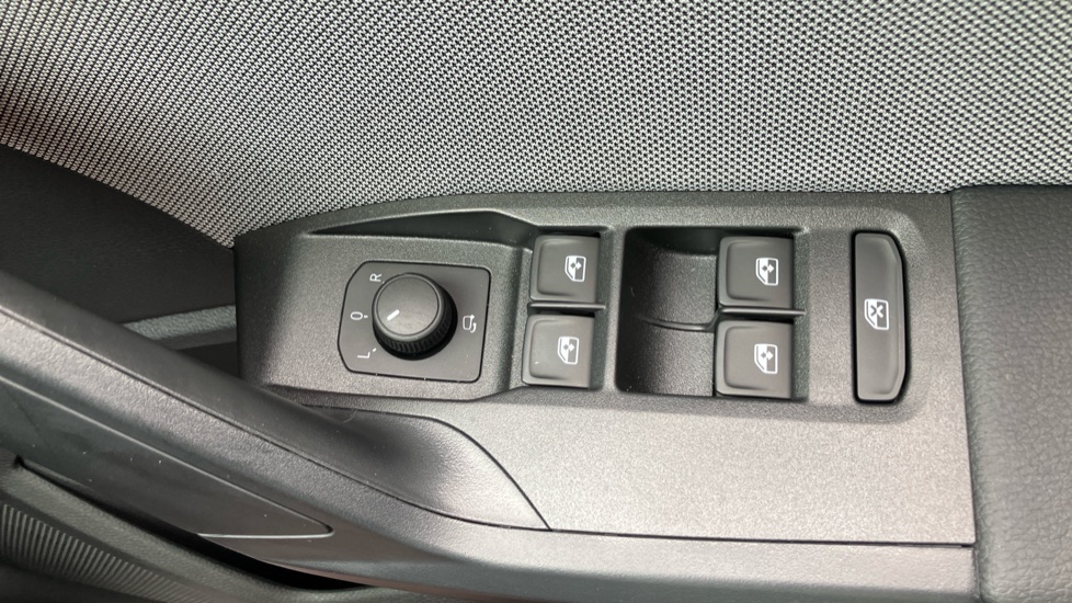 SEAT Arona 1.0 TSI 115 FR Sport 5dr Petrol Hatchback - Image 35