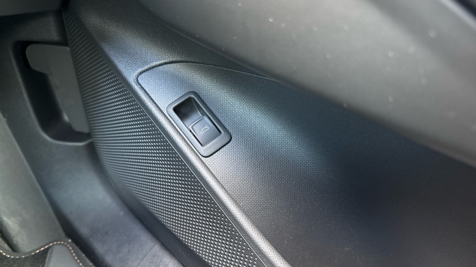 CUPRA Tavascan 210kW V1 77kWh 5dr Auto Electric Estate - Image 32