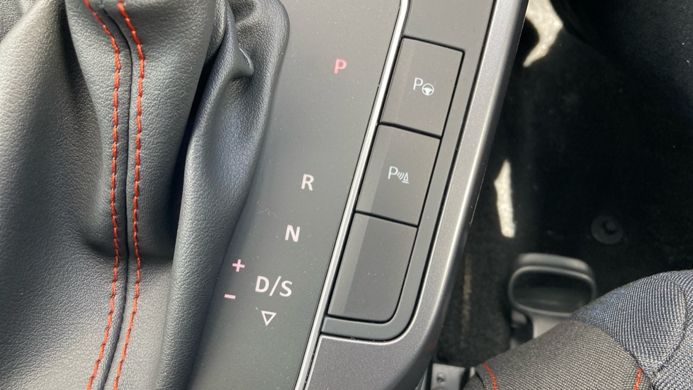 SEAT Arona 1.0 TSI 115 FR Black Edition 5dr DSG Petrol Hatchback - Image 24