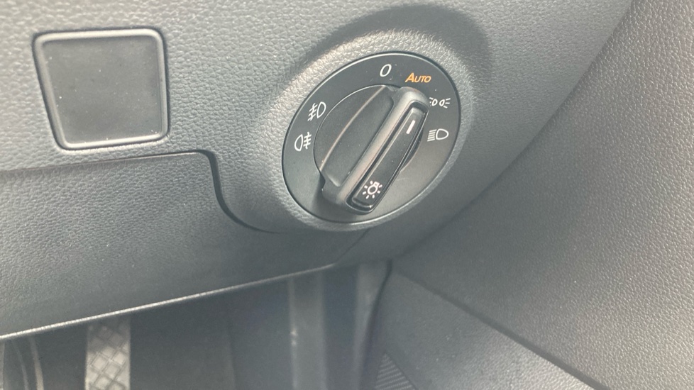 SEAT Arona 1.0 TSI 115 FR Black Edition 5dr DSG Petrol Hatchback - Image 38