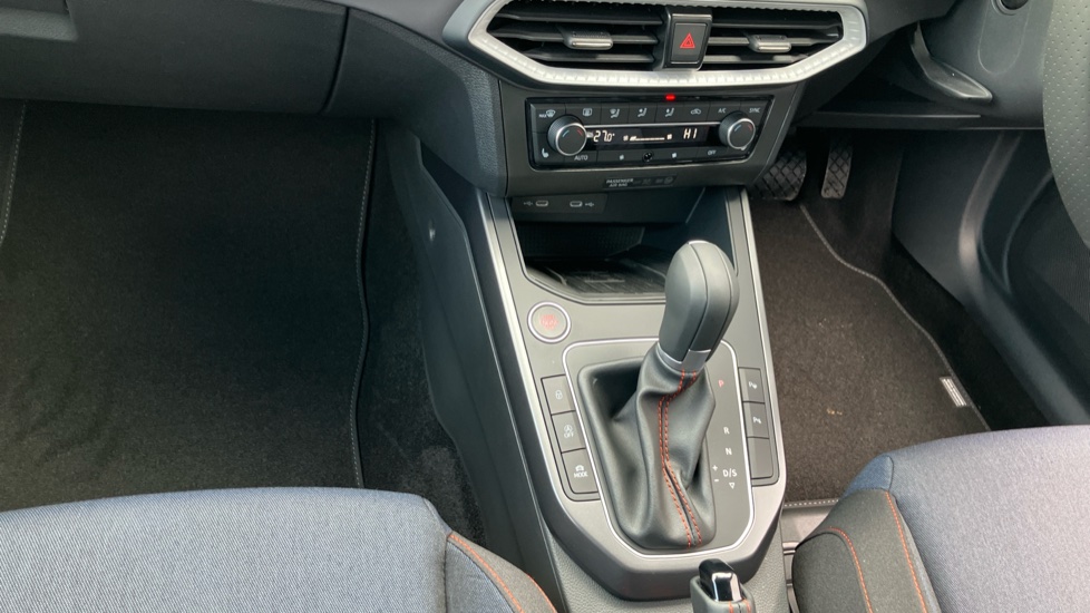 SEAT Arona 1.0 TSI 115 FR Black Edition 5dr DSG Petrol Hatchback - Image 13
