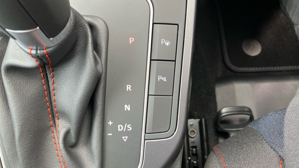 SEAT Arona 1.0 TSI 115 FR Black Edition 5dr DSG Petrol Hatchback - Image 25