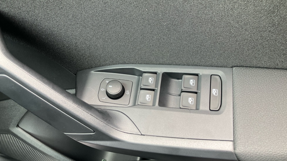 SEAT Arona 1.0 TSI 115 FR Black Edition 5dr DSG Petrol Hatchback - Image 33