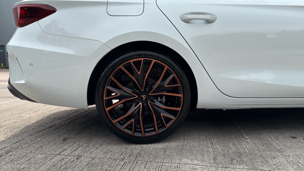 CUPRA Leon 1.5 eTSI 150 V3 5dr DSG Petrol Estate - Image 7