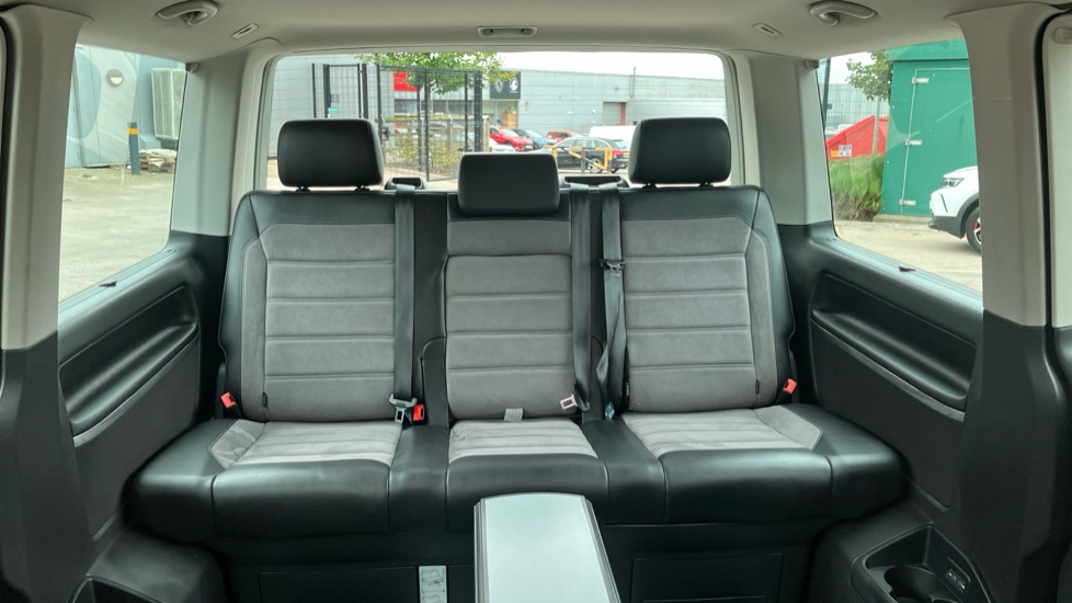 Volkswagen Caravelle 2.0 TDI Executive 204 5dr DSG Diesel Estate - Image 15
