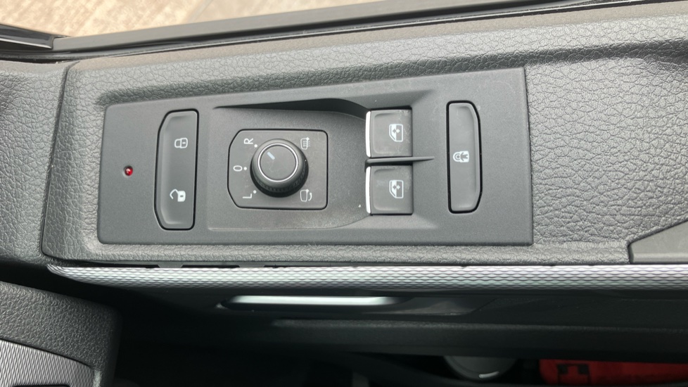 Volkswagen Caravelle 2.0 TDI Executive 204 5dr DSG Diesel Estate - Image 36