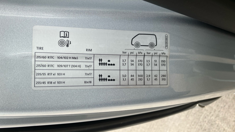 Volkswagen Caravelle 2.0 TDI Executive 204 5dr DSG Diesel Estate - Image 38