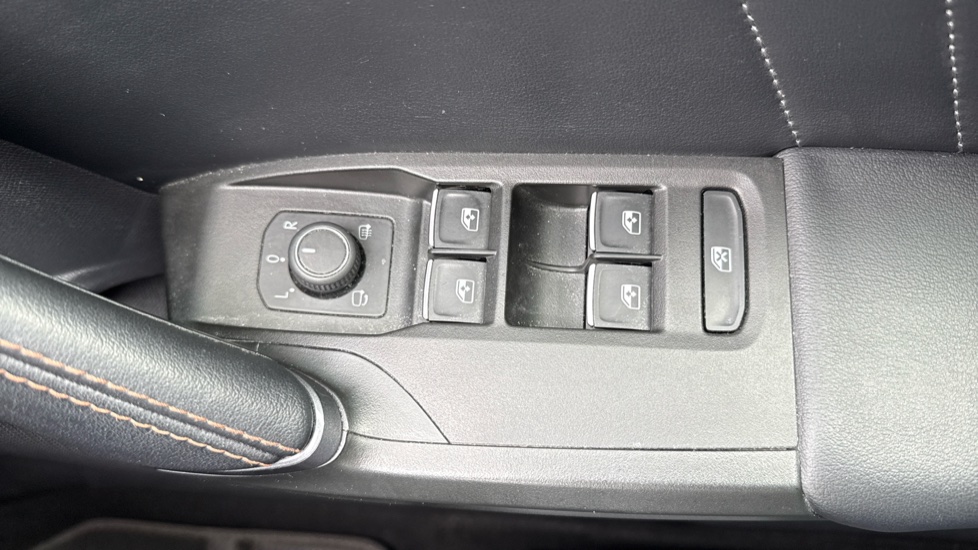 CUPRA Leon 2.0 TSI VZ1 5dr DSG Petrol Hatchback - Image 36