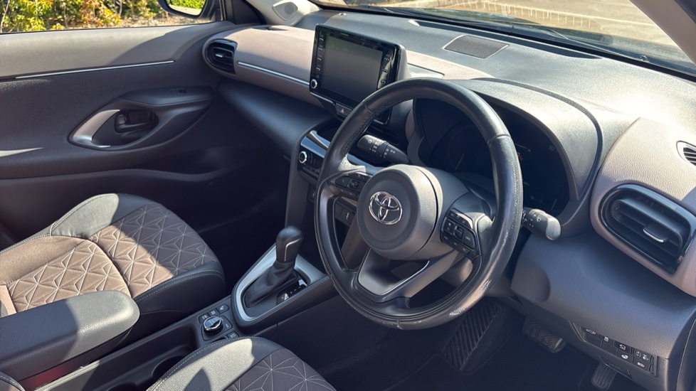 Toyota Yaris Cross 1.5 Hybrid Excel AWD 5dr CVT Hybrid Estate - Image 11