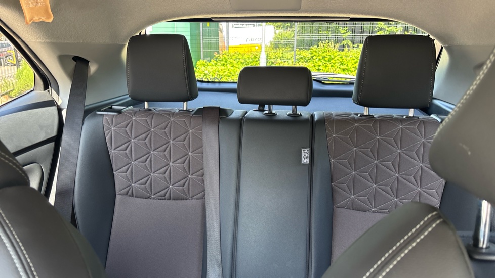 Toyota Yaris Cross 1.5 Hybrid Excel AWD 5dr CVT Hybrid Estate - Image 15