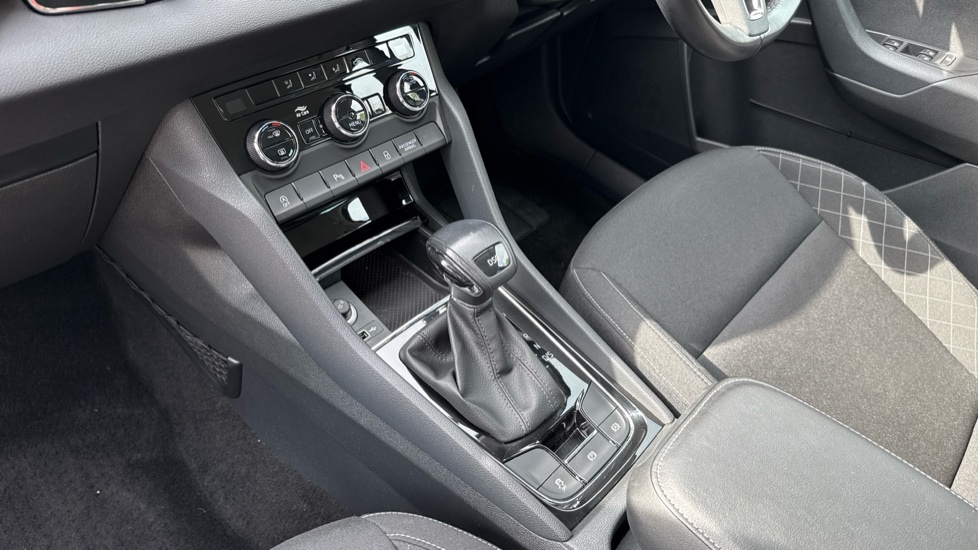 Skoda Karoq 1.5 TSI SE Technology 5dr DSG Petrol Estate - Image 13